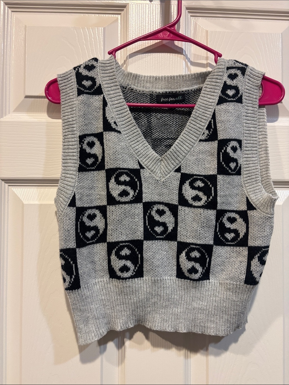 Gray & Black Yin Yang Checker Knit Sweater Vest